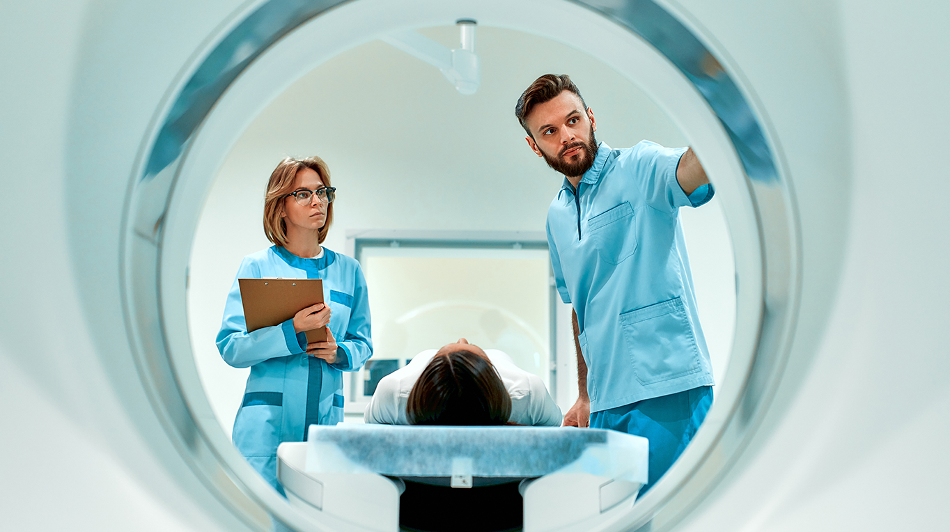 Quais são as diferenças entre a tomografia computadorizada e a ressonância? 